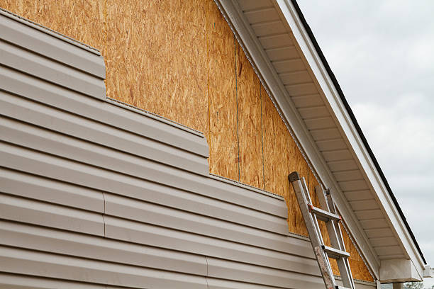 Professional Siding Contractor technician working in Springboro, PA